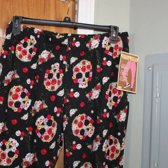 Women's Fleece Lined Jogger Pant - Skull Floral Print - NWT - Picture 2 of 10